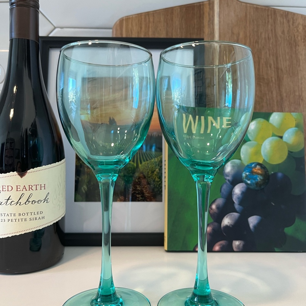 Pair of Luminarc Vintage Turquoise Wine Glasses – 7.75” Tall, 8 oz – Mid-Century - Picture 2 of 4